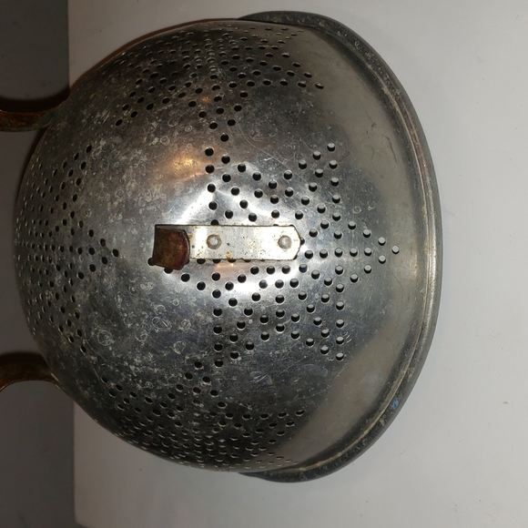 Vintage Metal Baking Set Muffin Baking Pan/ 2 Jell O Mold/ Aluminum Strainer - Picture 8 of 8